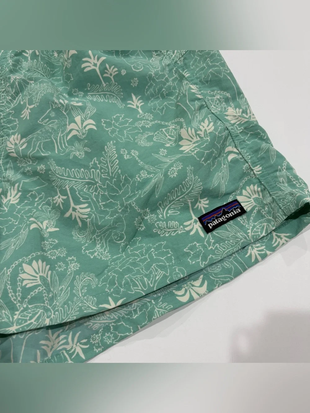 Patagonia Womens XS Baggies Shorts Green Tropical Print Hiking Outdoor - Picture 3 of 8